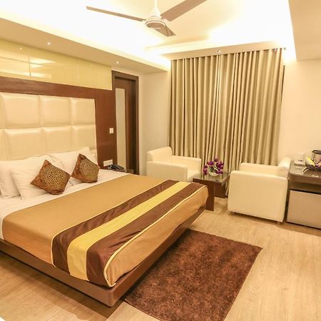 Fabhotel Red Leaf Mall Road Mussoorie Kültér fotó
