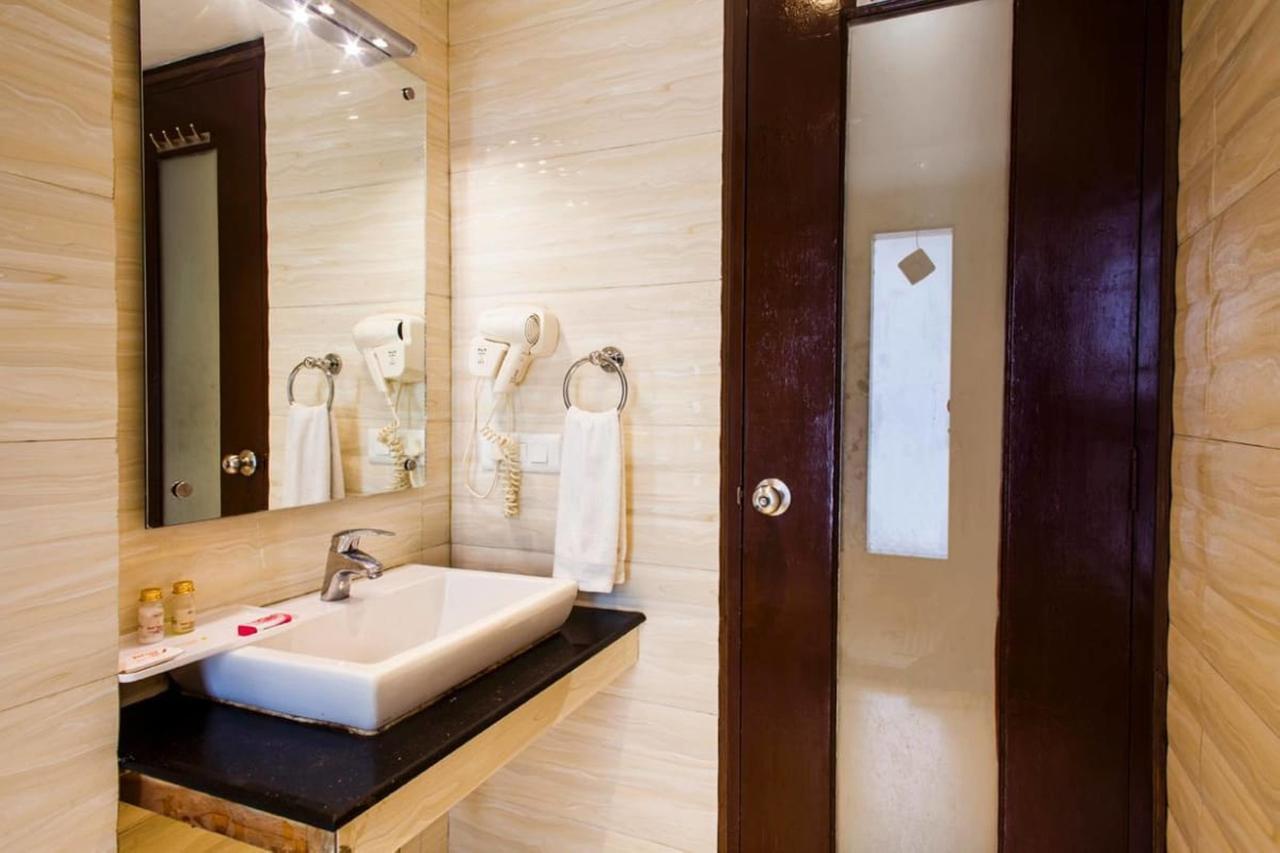 Fabhotel Red Leaf Mall Road Mussoorie Kültér fotó