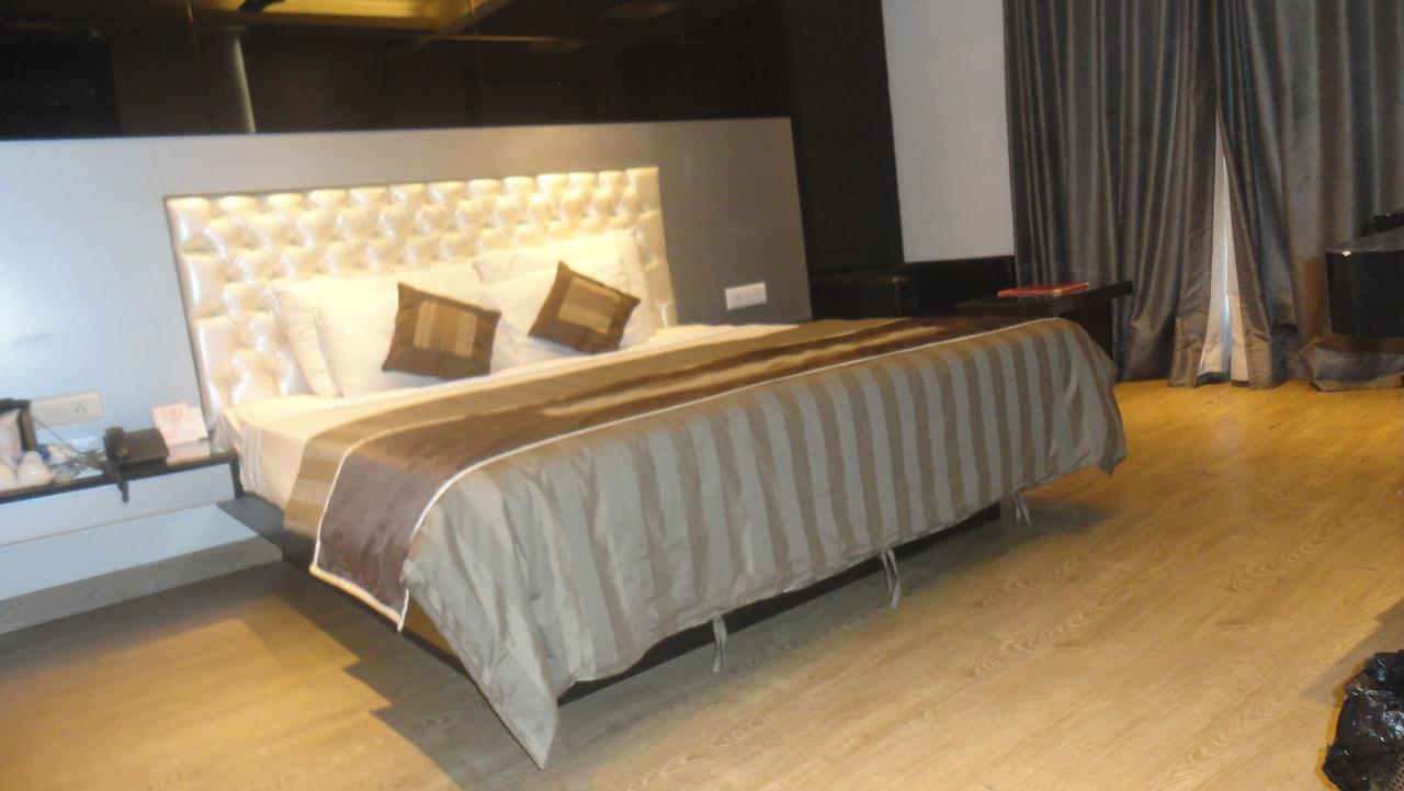 Fabhotel Red Leaf Mall Road Mussoorie Kültér fotó